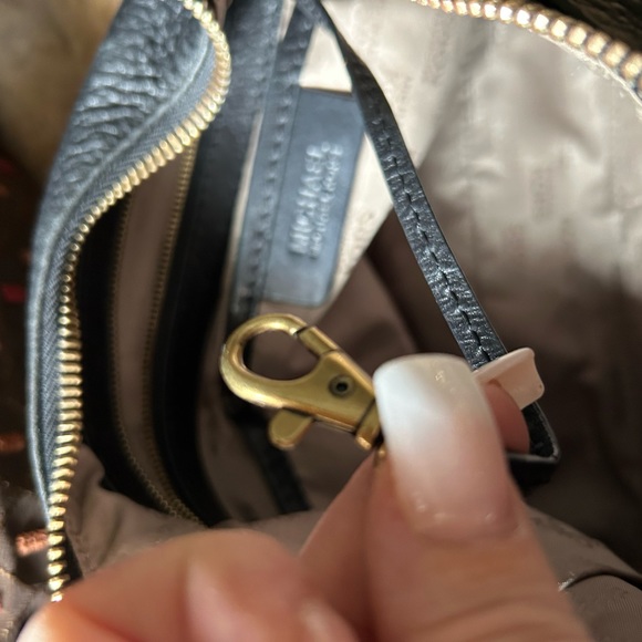 Michael Kors Black Pebble Leather Bag Very Roomy in Excellent Condition - Picture 3 of 10